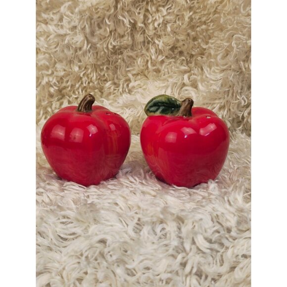 Vintage Apple Salt and Pepper Shakers - Picture 1 of 6
